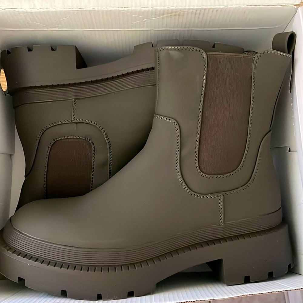DREAM PAIRS Women's Dark Green Chelsea Platform Ankle Boots